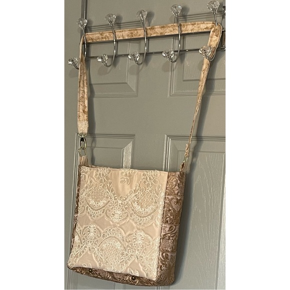 Hand Crafted Boho and Lace Neutral Colors Crossbody Purse NEW - Picture 9 of 10
